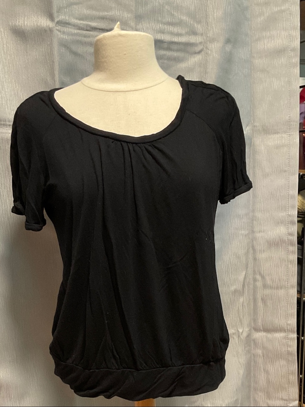 Aritzia Black Short Sleeve Scoop Neck Top